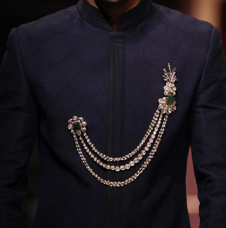 buttonless sherwani with brooch