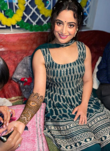 aishwarya-sharma-mehendi