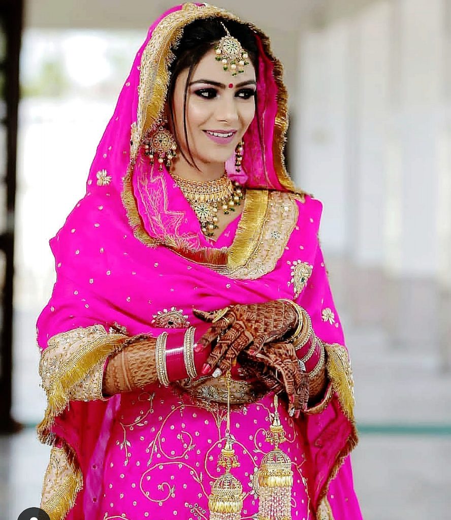 sikh bride flaunting georgette dupatta