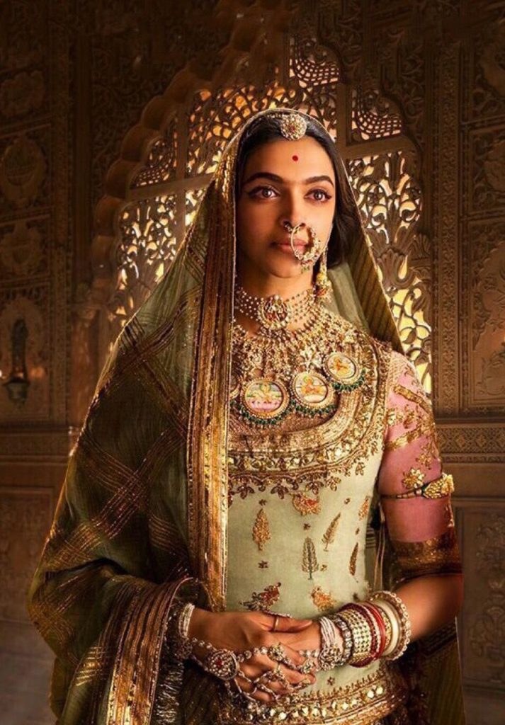 royal look of Deepika