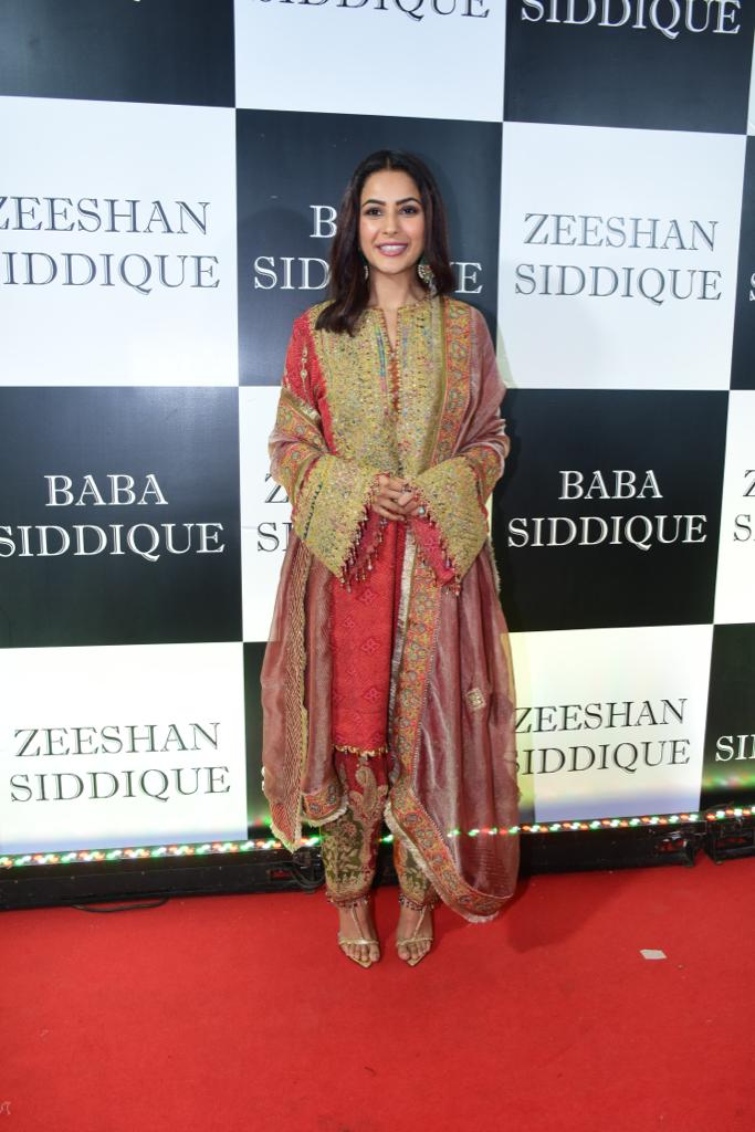 Shehnaaz-Gill-at-iftar-party-6